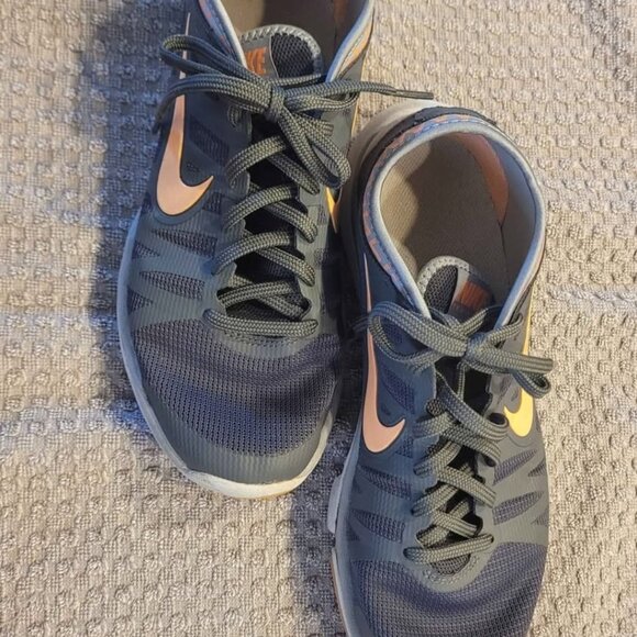 Women's Nike Running Shoes - Picture 2 of 7